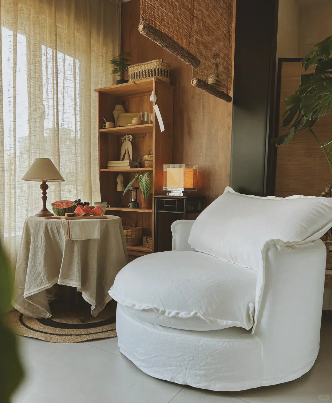Andaz Chi Yutang Table Lamp