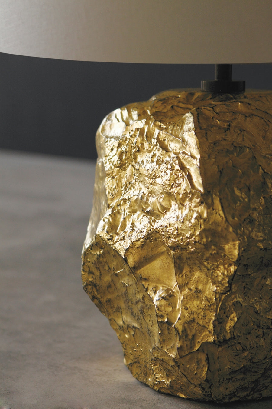 Cornice Table Lamp