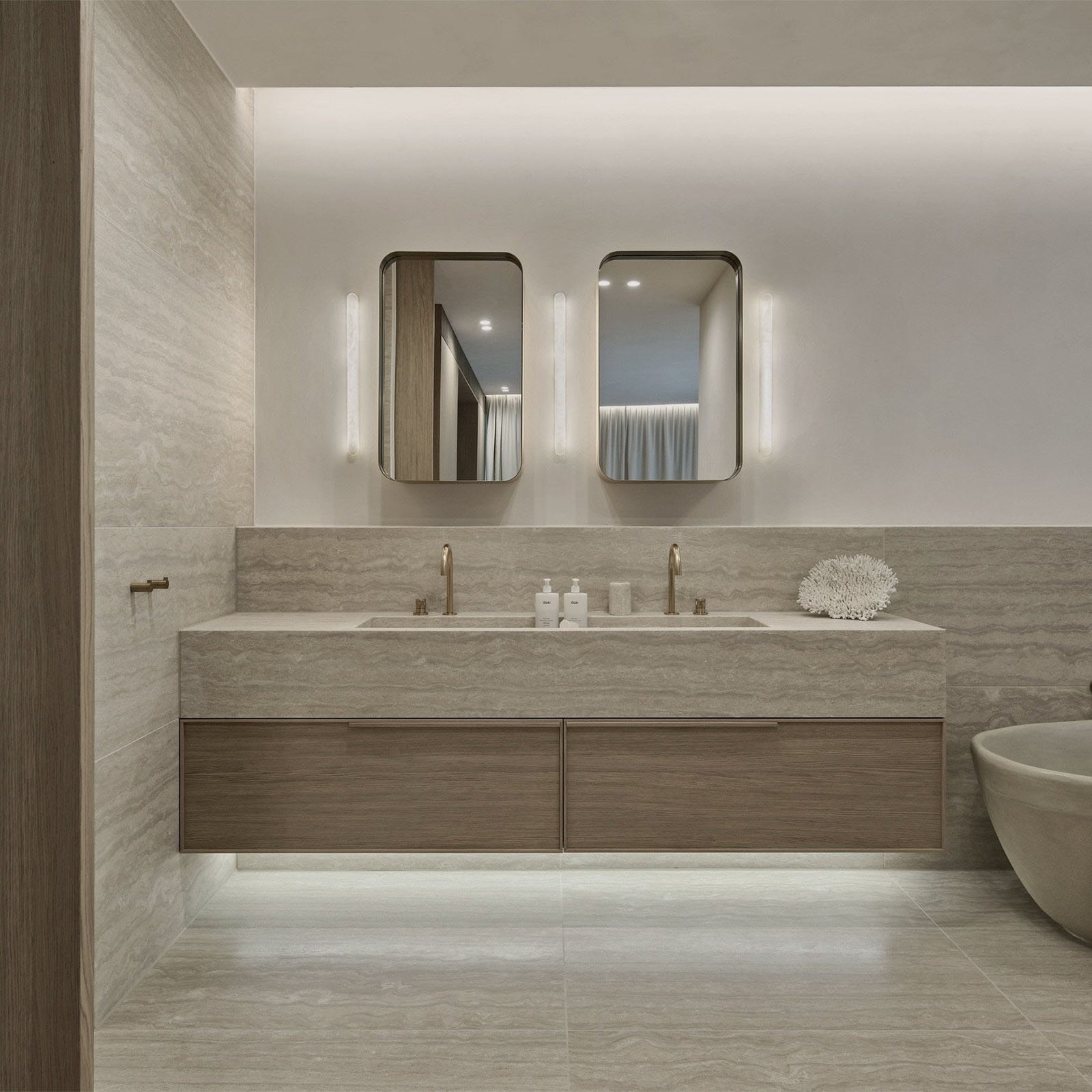 Tub Wall Sconce
