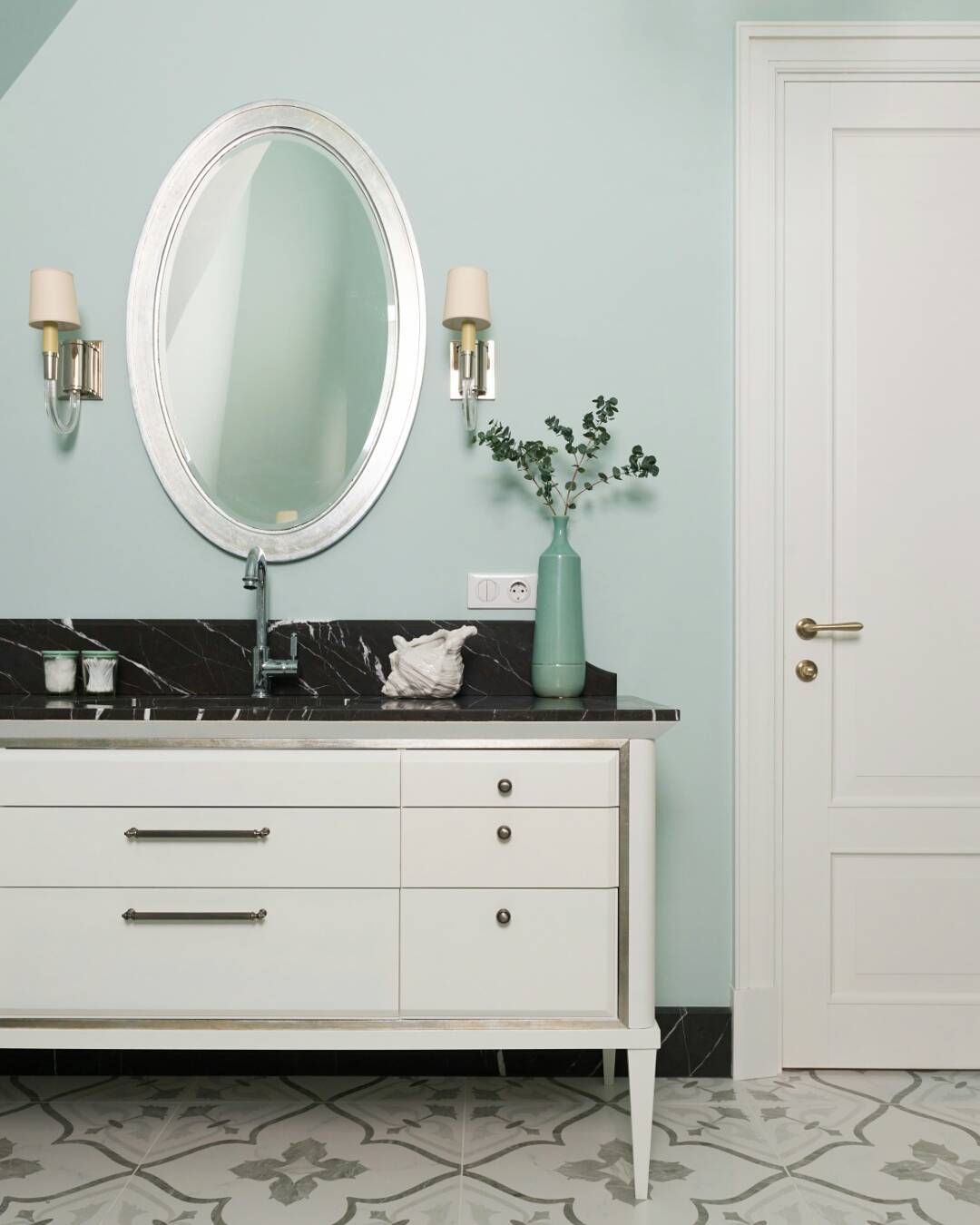 Vivian Single Sconce