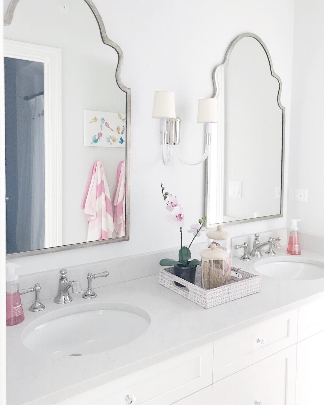 Vivian Single Sconce