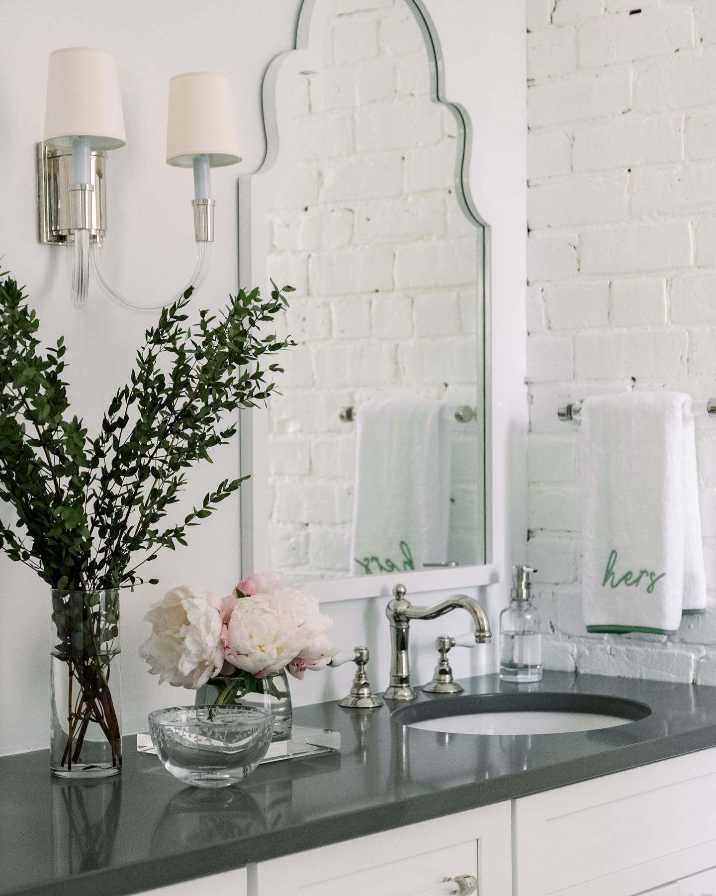 Vivian Single Sconce
